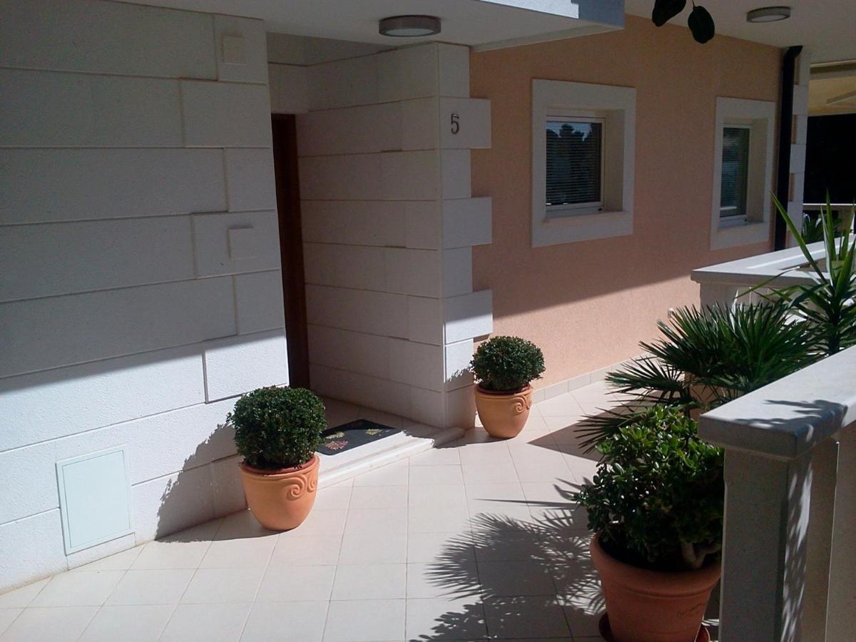 Apartments Jani Хвар Екстериор снимка