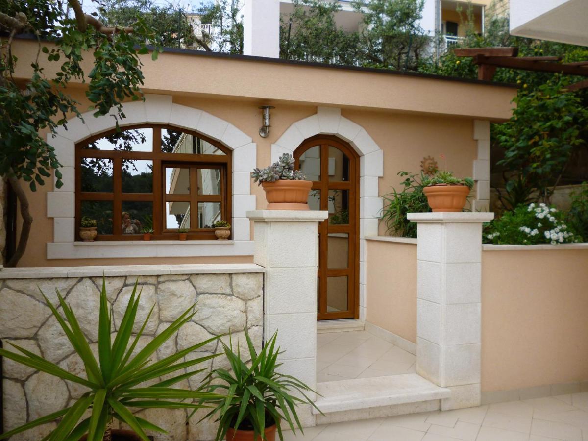 Apartments Jani Хвар Екстериор снимка