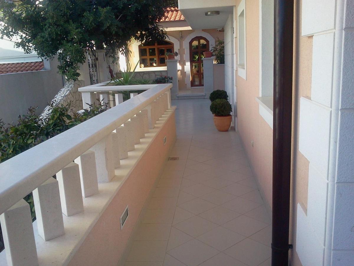 Apartments Jani Хвар Екстериор снимка