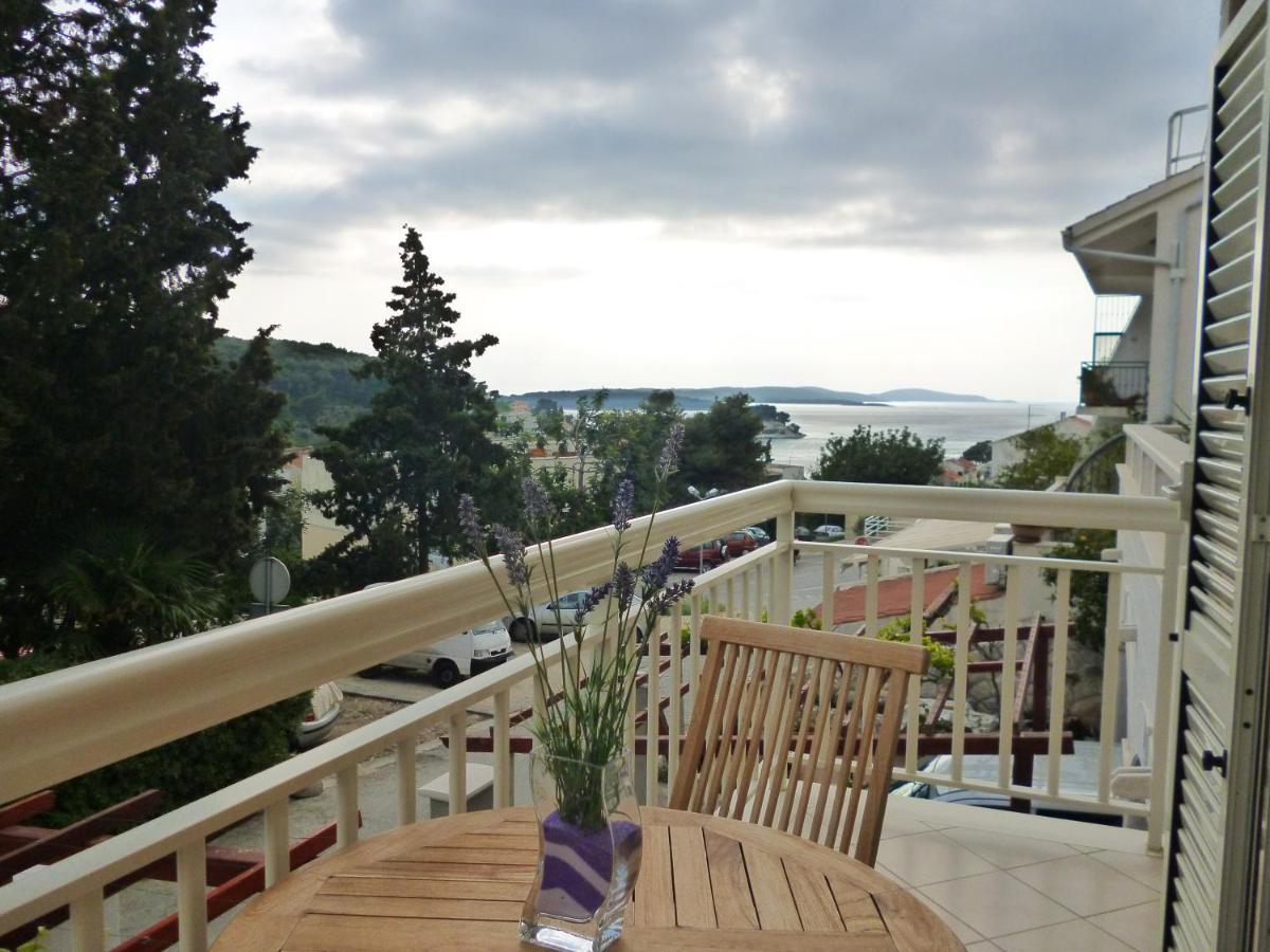 Apartments Jani Хвар Стая снимка