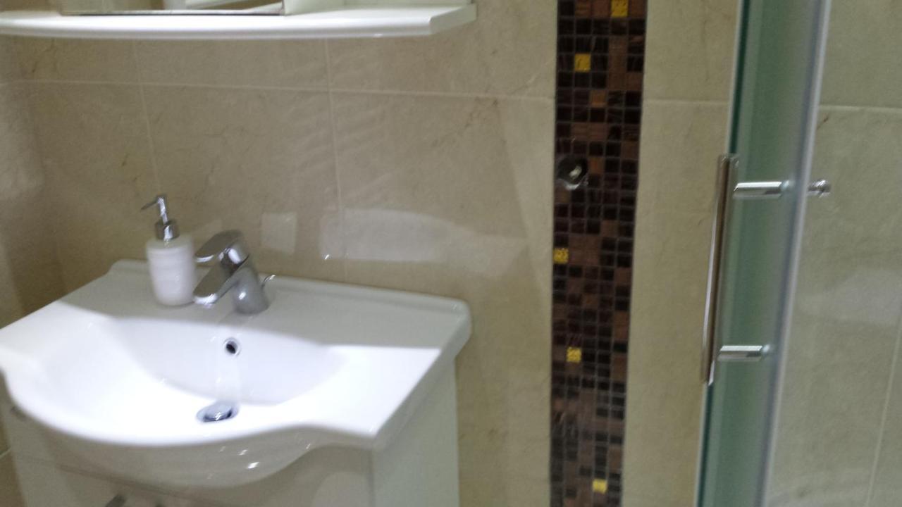 Apartments Jani Хвар Екстериор снимка