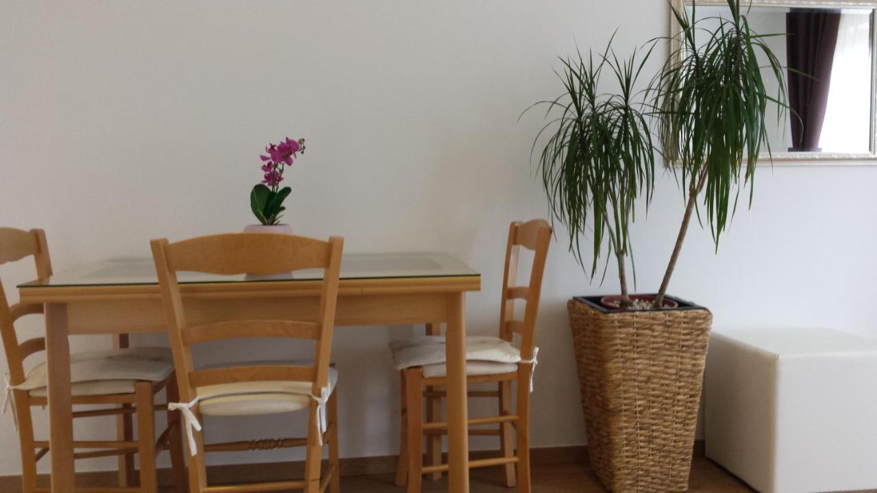 Apartments Jani Хвар Стая снимка