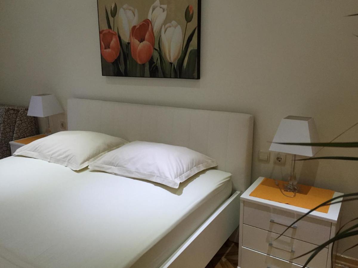 Apartments Jani Хвар Екстериор снимка