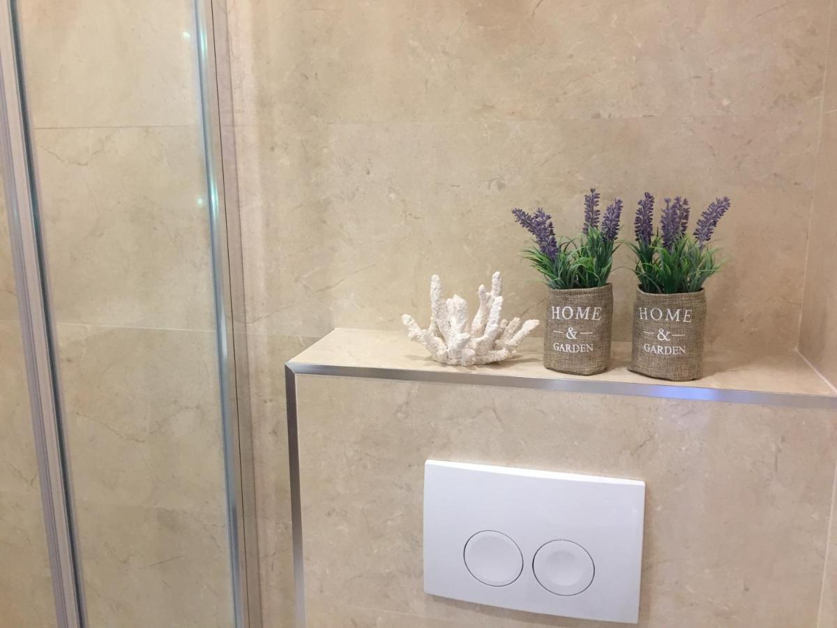 Apartments Jani Хвар Екстериор снимка