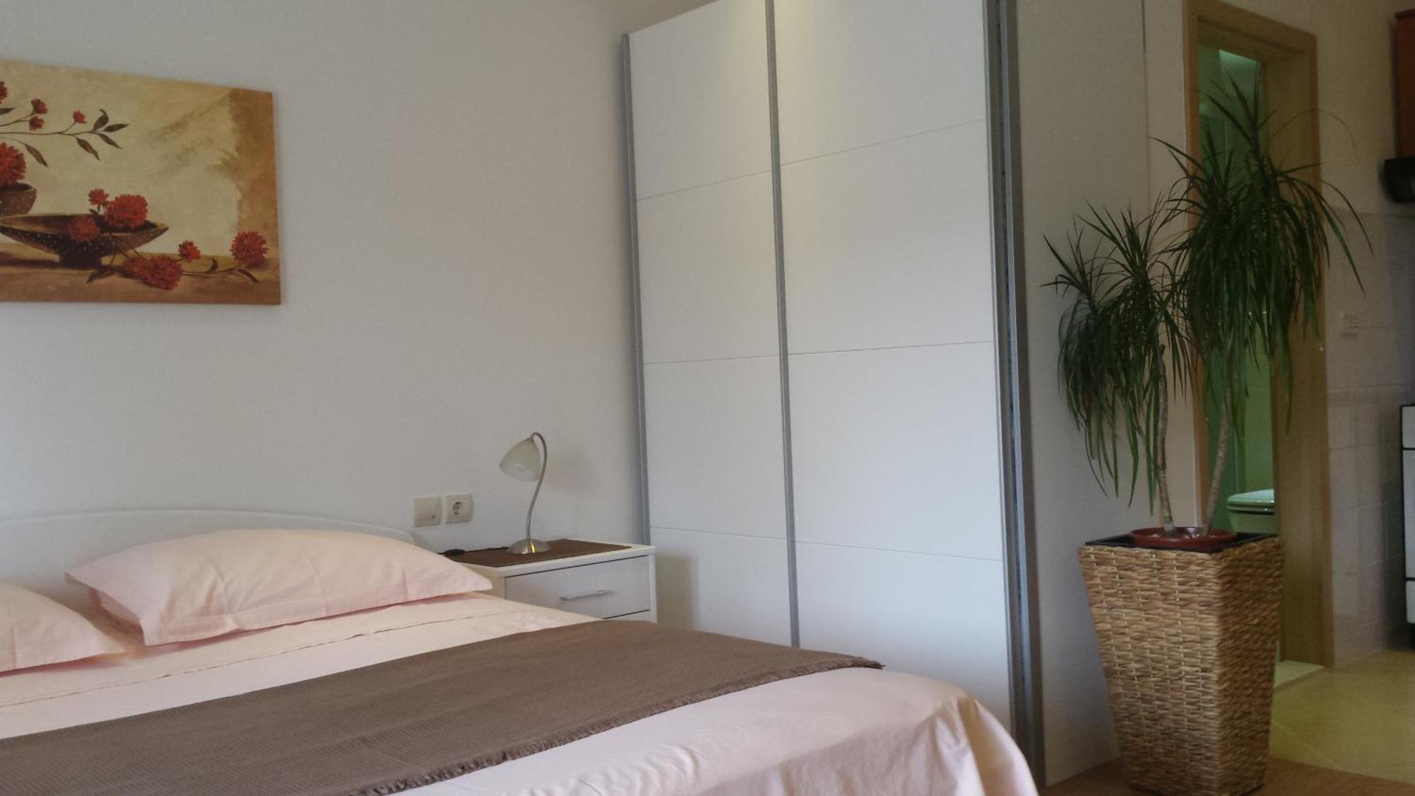 Apartments Jani Хвар Стая снимка
