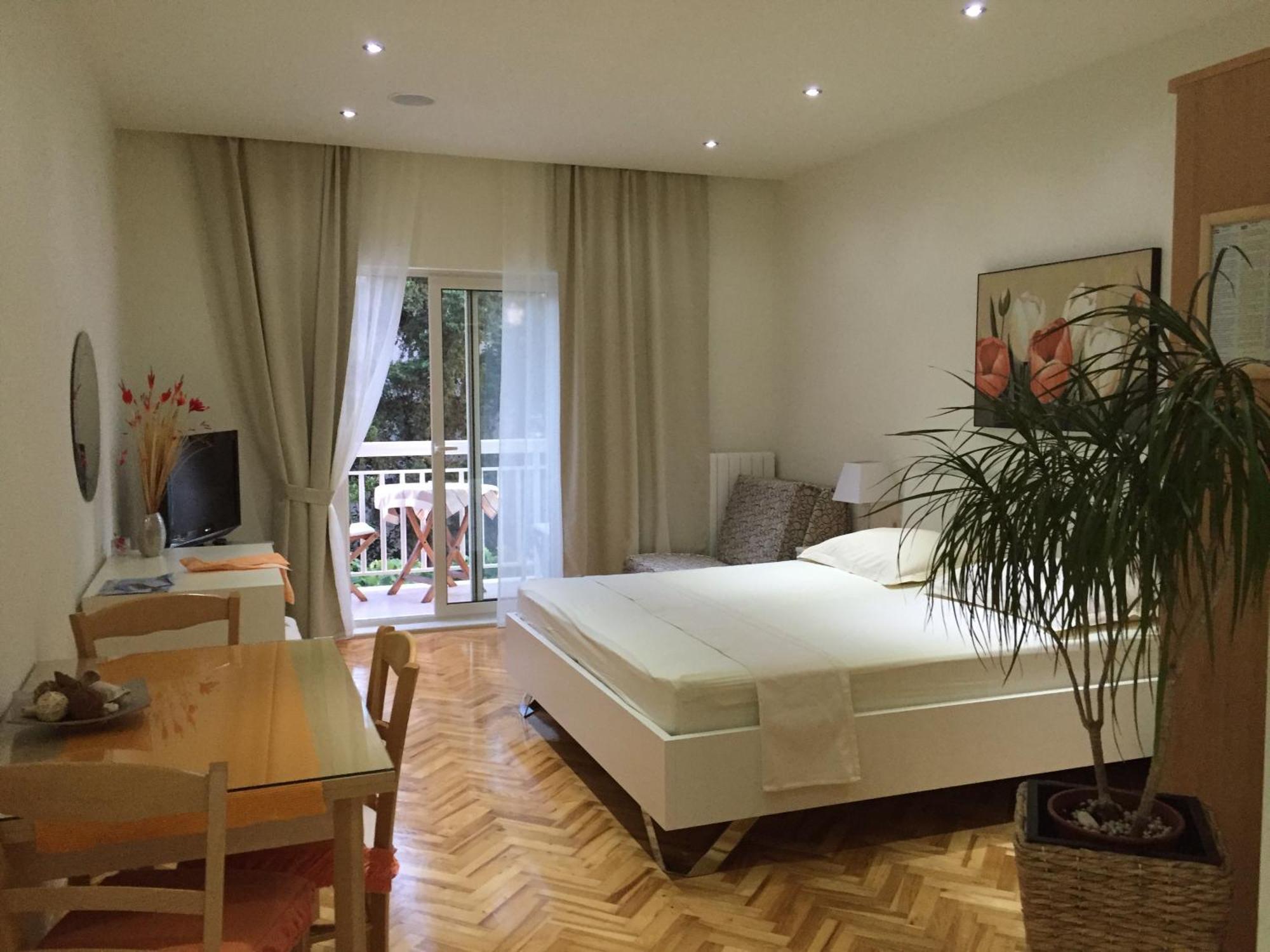 Apartments Jani Хвар Екстериор снимка